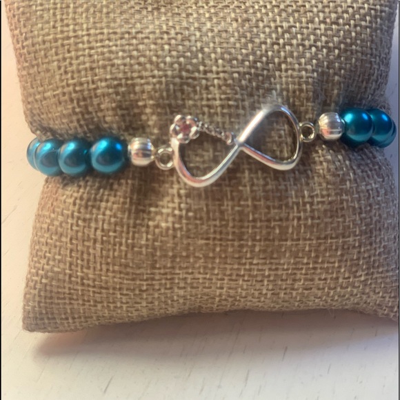 Infinity bracelet - Picture 2 of 3